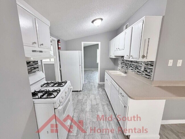 Building Photo - 1775 Colonial Hills Dr