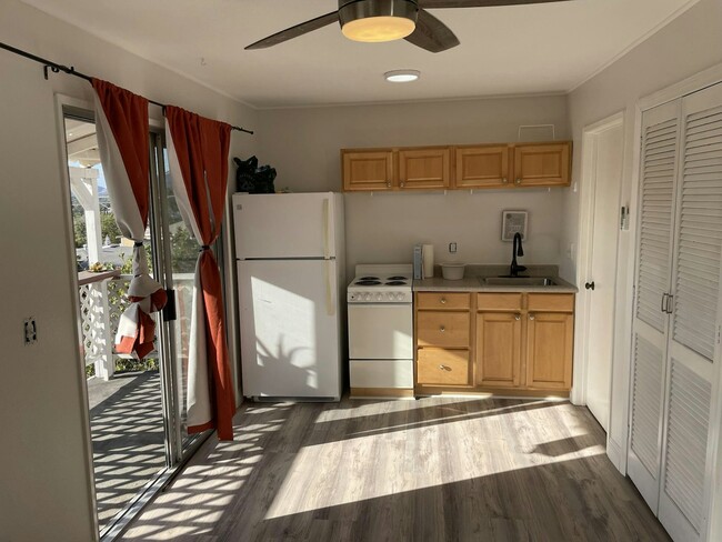 Building Photo - 4521 Westview Dr