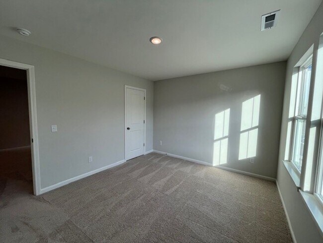 Building Photo - 5086 Northstar Dr