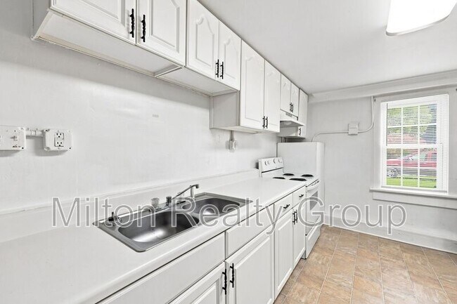 Building Photo - 101 E Woodall St