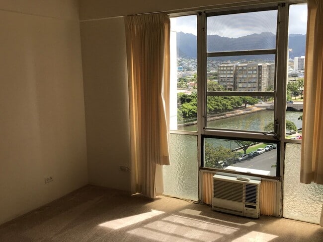 Building Photo - Waikiki! Marina Towers-Large, 2 Bdrm., 1.5 bath, cov'd pkg./washer/dryer in apt.
