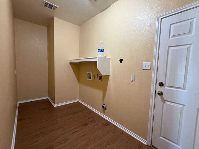 Building Photo - 2250 Howry Dr