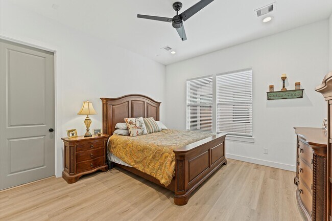 Building Photo - 2311 Eagle St