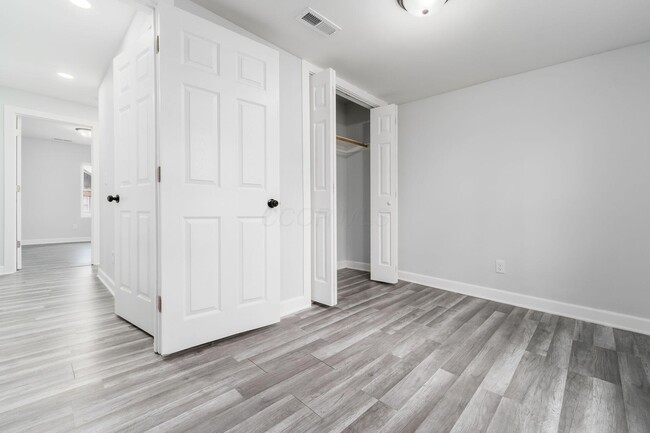 Building Photo - 905 Carpenter St