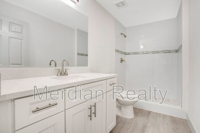 Building Photo - 1217 W 6th St