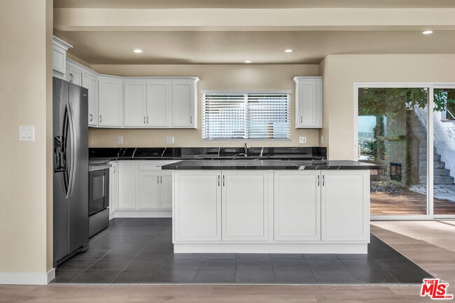 Building Photo - 5324 Weatherford Dr