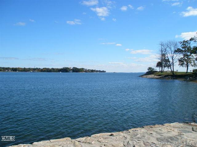 Building Photo - 637 Cove Rd