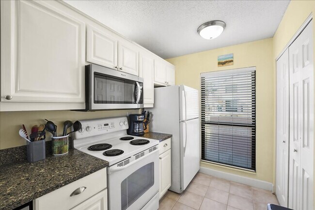 Building Photo - 1733 Sea Fair Dr