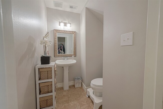 Building Photo - 8807 Stones Throw Ln