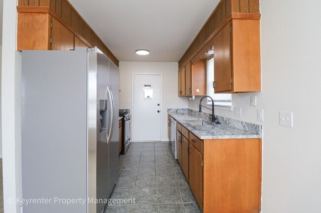 Building Photo - E 31st Ct Duplex