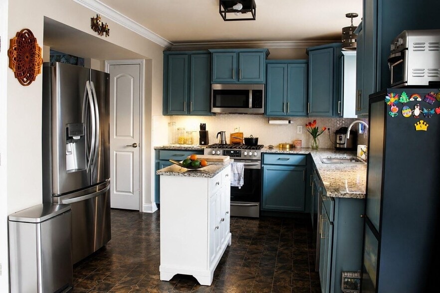 Building Photo - 457 Hemhill Dr