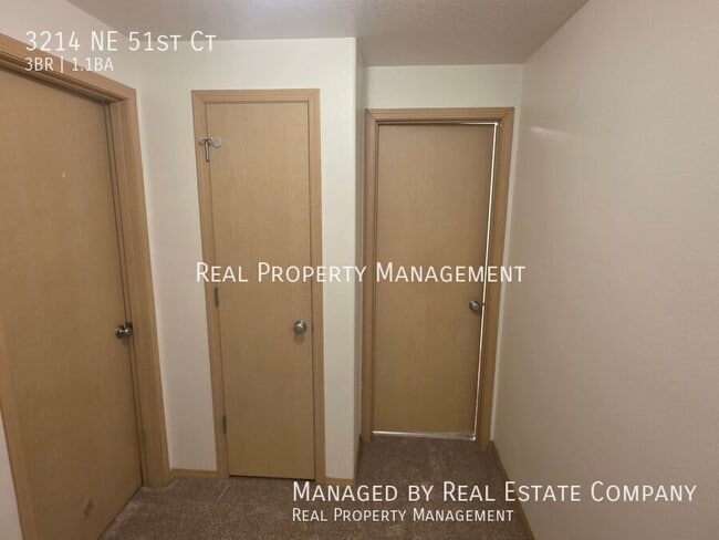 Building Photo - 3214 NE 51st Ct