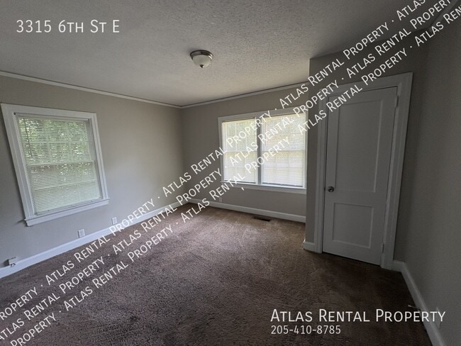 Building Photo - 3315 6th St E