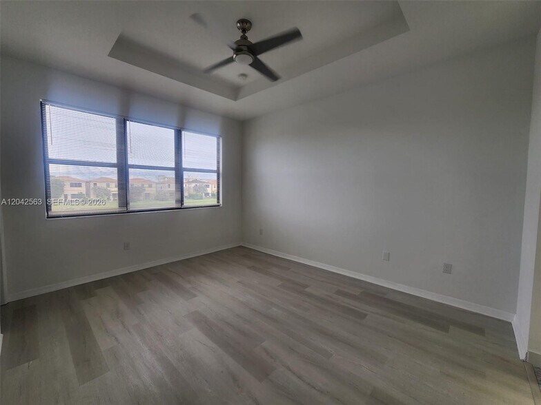 Building Photo - 641 NE 191st Ter