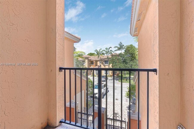 Building Photo - 2712 SW 120th Terrace