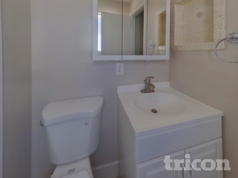 Building Photo - 3310 Heights Dr