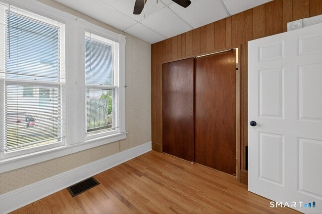 Building Photo - 164 W Main St