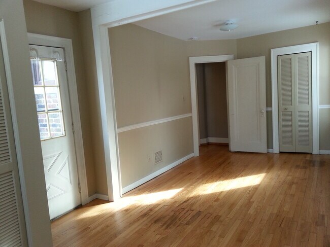 Building Photo - 514 W Breckenridge St