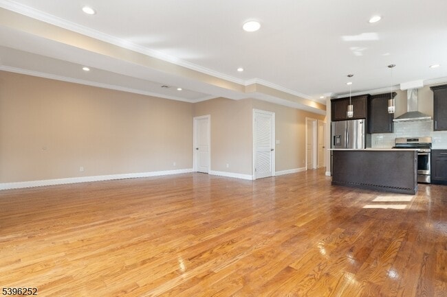 Building Photo - 57 Elm St