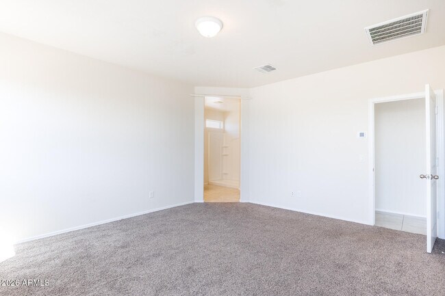 Building Photo - 1075 W Avalon Canyon Dr