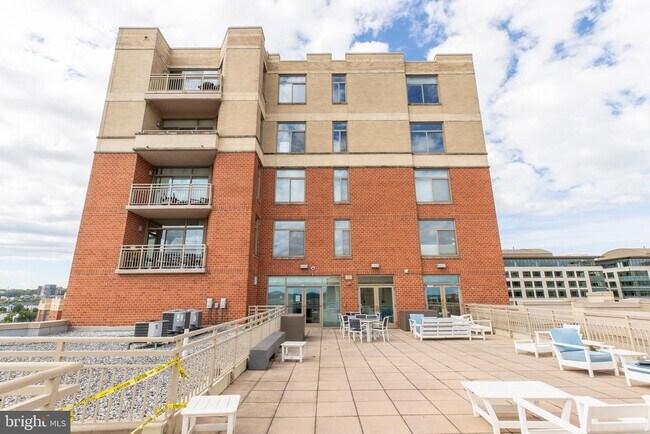 Building Photo - 3600 S Glebe Rd
