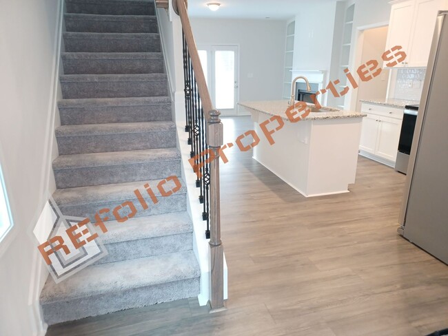 Building Photo - Beautiful 4BD 2.5BA Home w/Primary Suite o...