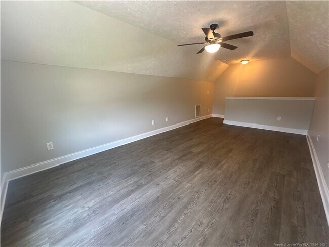 Building Photo - 450 Copper Creek Dr