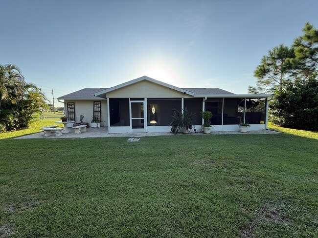 Building Photo - 7367 Kenwood Dr