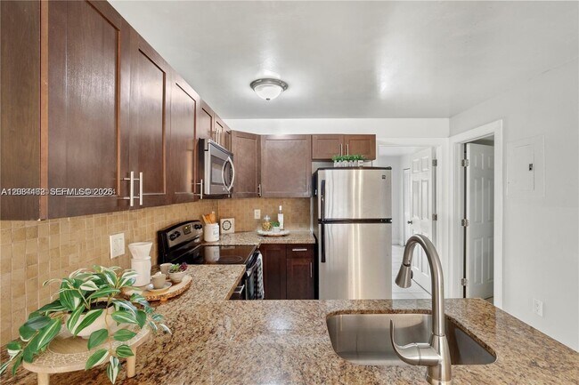 Building Photo - 7241 Miami Lakes Dr
