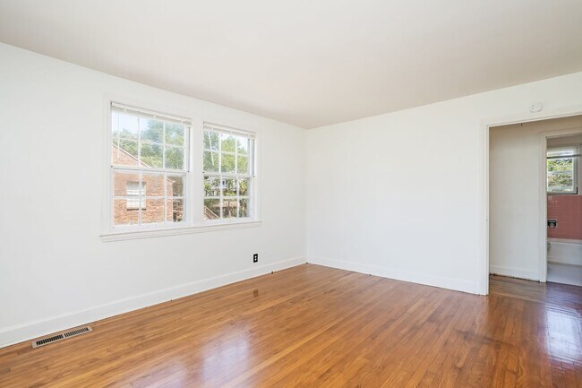 Building Photo - 2216-2218 Castleman Dr