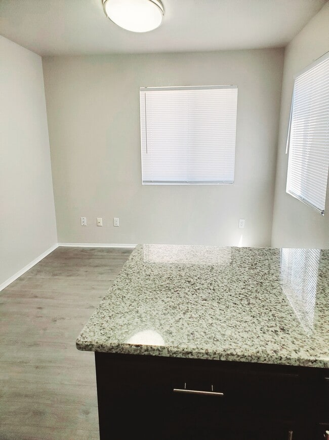 Kitchen - 1706 Live Oak Pl