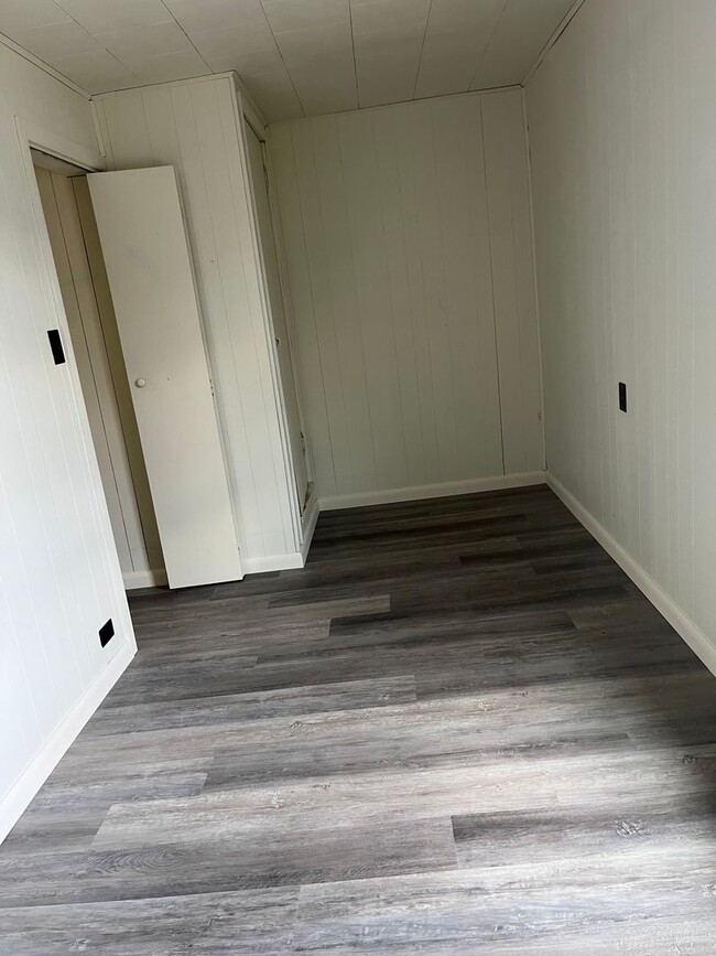 Building Photo - Newly Remodeled Single Family Home - Howar...