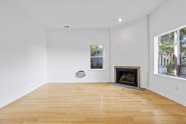 Building Photo - 1914 University Ave