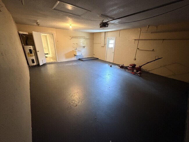 Building Photo - 10489 113th St N