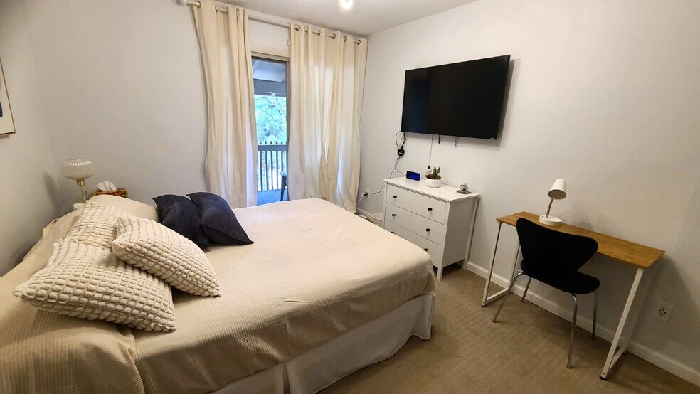 Building Photo - 2707 Valmont Rd #307A