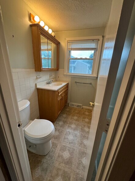 Building Photo - 92 Packard Way