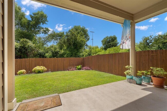 Building Photo - 8540 White Ibis Dr