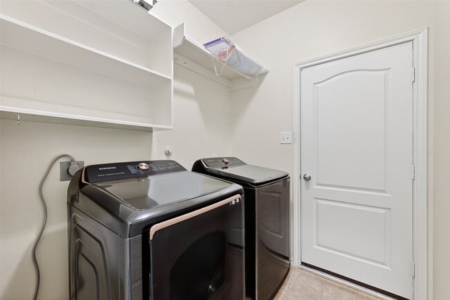 Building Photo - 9830 Lynette Falls Dr