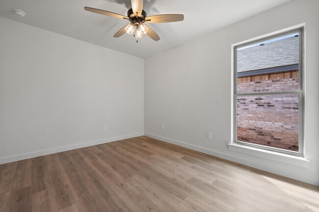 Building Photo - 2025 Cottonwood Ave