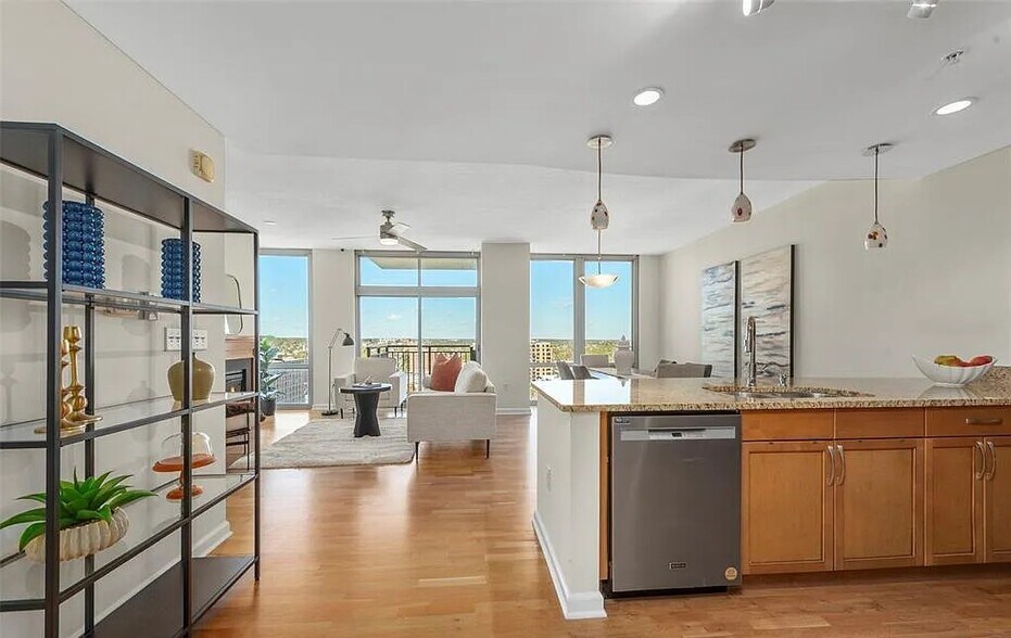 Building Photo - 4909 Laclede Ave