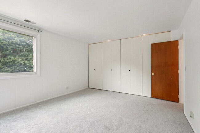 Building Photo - 2650 Brookwood Way Dr