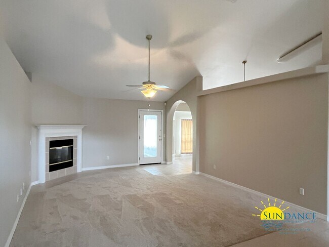 Building Photo - Freshly Painted 3 Bedroom Home in Navarre!