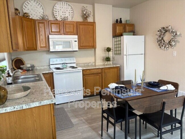 Building Photo - 2305 6th St