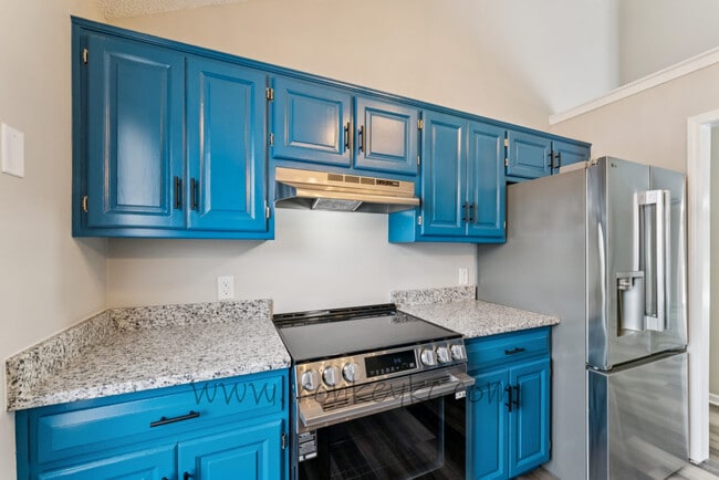 Building Photo - 6620 W 152nd St