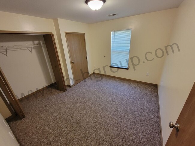 Building Photo - 8760 Sheridan Rd