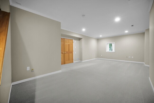 Building Photo - 36W244 Fieldcrest Dr
