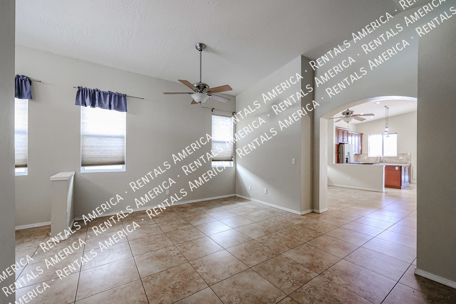 Building Photo - 13593 W Desert Flower Dr