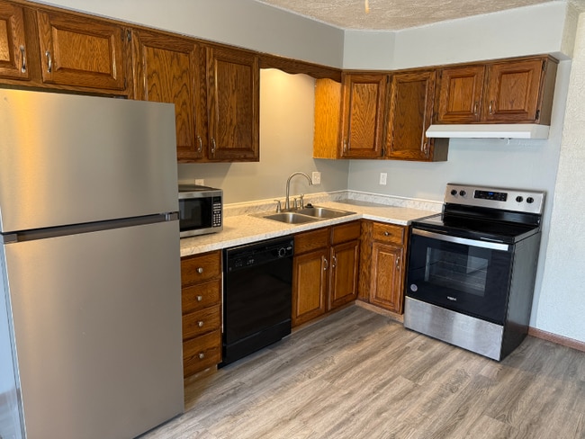 Building Photo - 4 Brown Ct