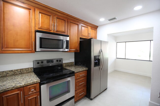 Building Photo - 1619 Cypress Pointe Dr