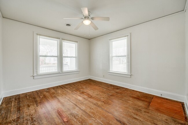Building Photo - 2 Bedroom 1.5 bath All Brick Ranch in Rock...